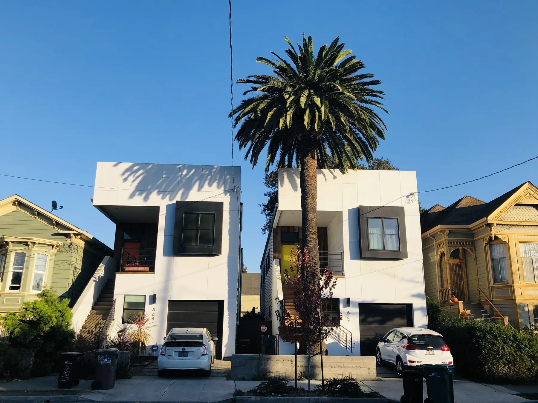Homes and townhouses on a residential street in Oakland, California
