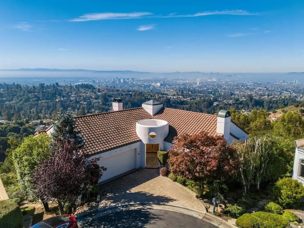 Hillside home in Montclair Oakland overlooking the Bay Area